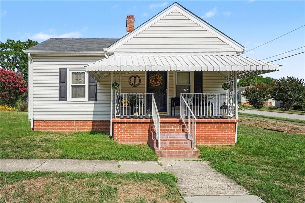 2400 Yanceyville Street, Greensboro, NC 27405