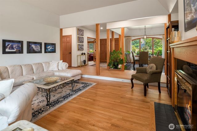 22007 NE 140th Way, Woodinville, WA 98077