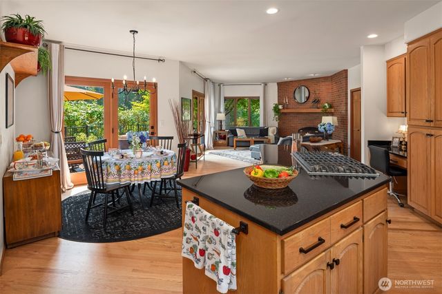 22007 NE 140th Way, Woodinville, WA 98077