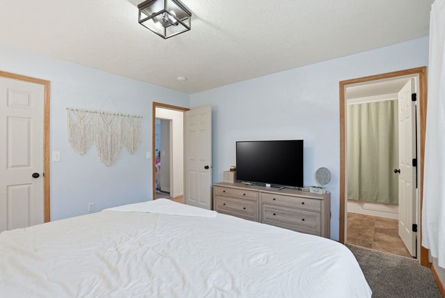 8015 S West Terrace Dr, Cheney, WA 99004