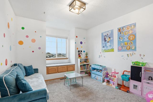 8015 S West Terrace Dr, Cheney, WA 99004