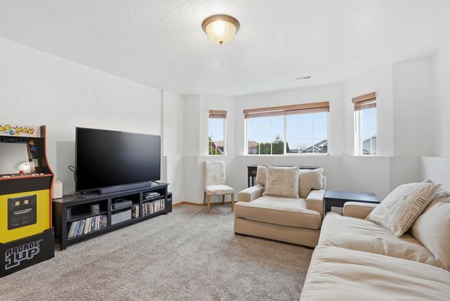 8015 S West Terrace Dr, Cheney, WA 99004