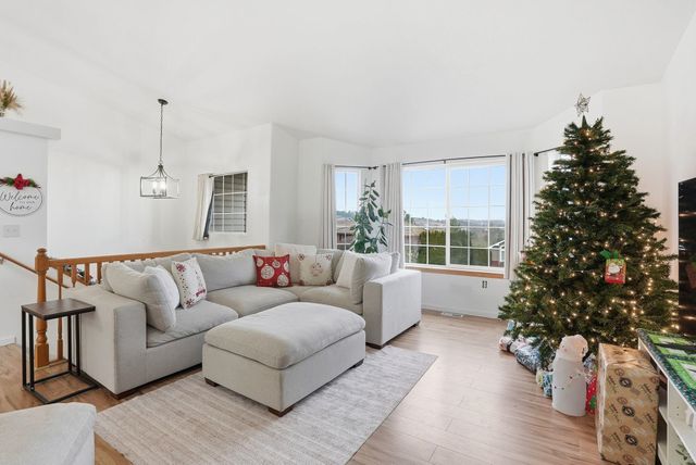 8015 S West Terrace Dr, Cheney, WA 99004