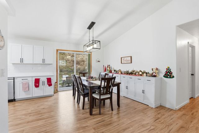 8015 S West Terrace Dr, Cheney, WA 99004