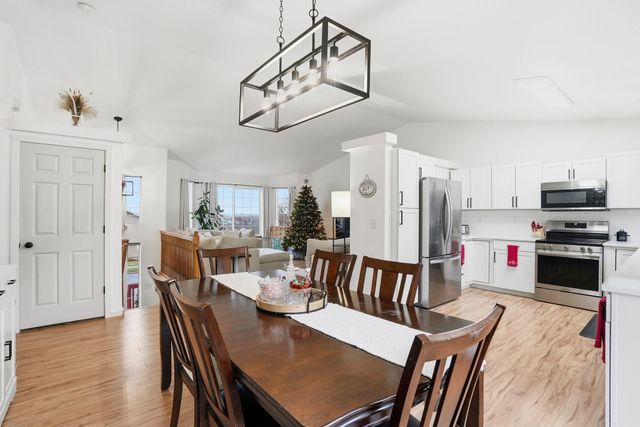 8015 S West Terrace Dr, Cheney, WA 99004