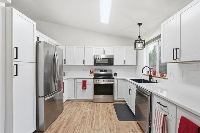 8015 S West Terrace Dr, Cheney, WA 99004