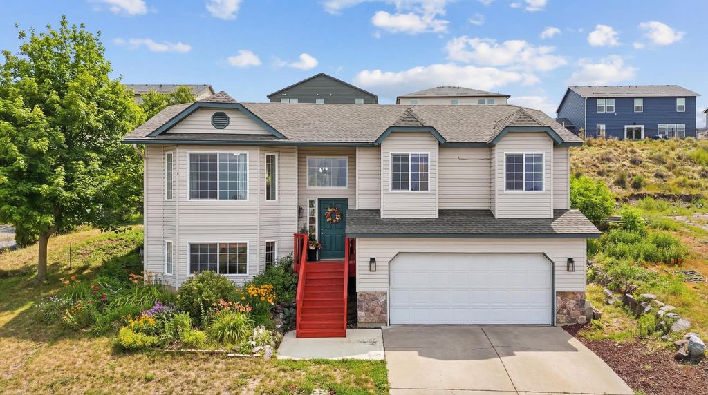 8015 S West Terrace Dr, Cheney, WA 99004