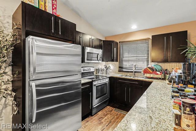 41952 King Edward Court, Clinton Township, MI 48038