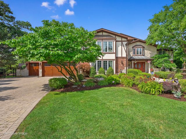 6 Swaps Court, Oak Brook, IL 60523
