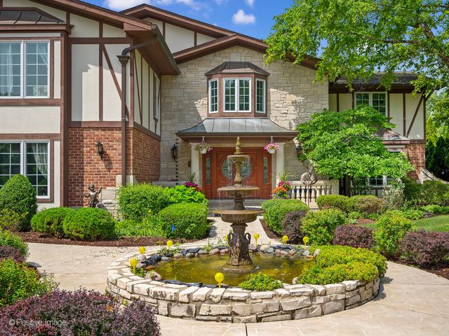 6 Swaps Court, Oak Brook, IL 60523