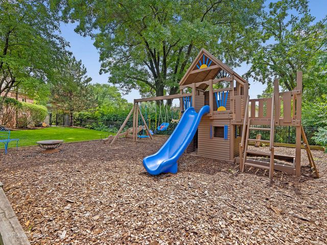 6 Swaps Court, Oak Brook, IL 60523