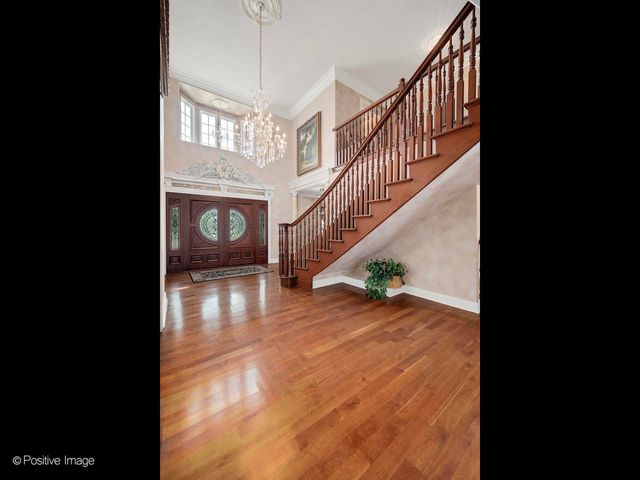 6 Swaps Court, Oak Brook, IL 60523