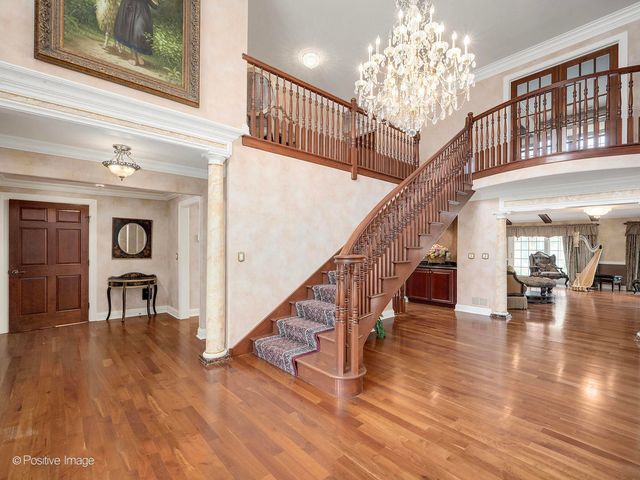 6 Swaps Court, Oak Brook, IL 60523
