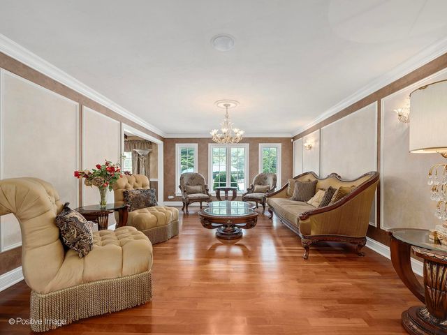 6 Swaps Court, Oak Brook, IL 60523