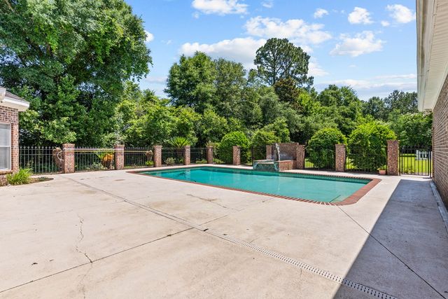 601 Edinburgh Way, Dothan, AL 36305