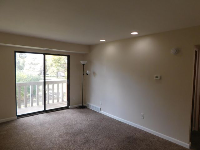 32005 W 12 Mile Road 206, Farmington Hills, MI 48334