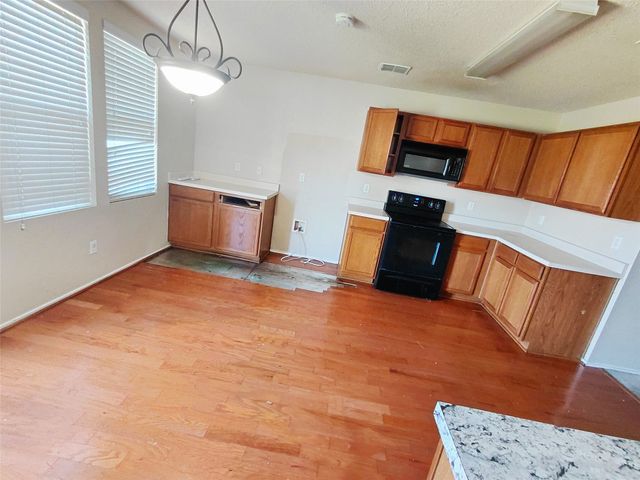 2123 W Grove Lane, Grand Prairie, TX 75052