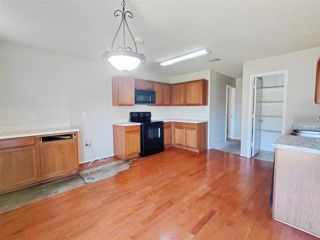 2123 W Grove Lane, Grand Prairie, TX 75052