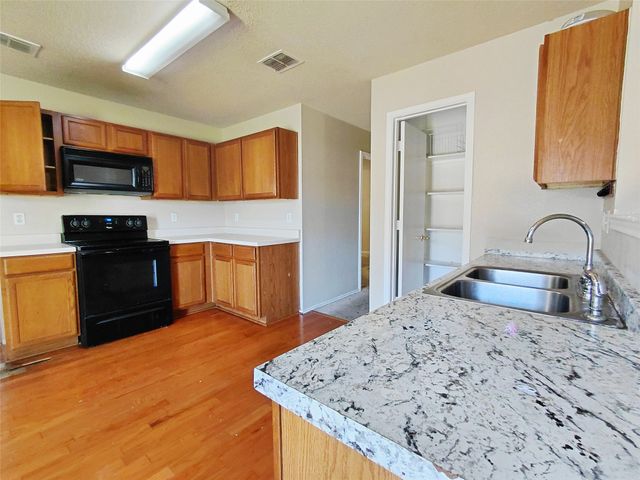 2123 W Grove Lane, Grand Prairie, TX 75052