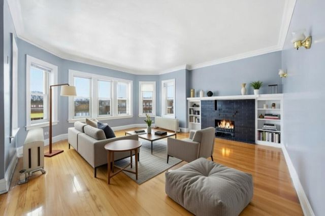 8019 S Rhodes Avenue, Chicago, IL 60619