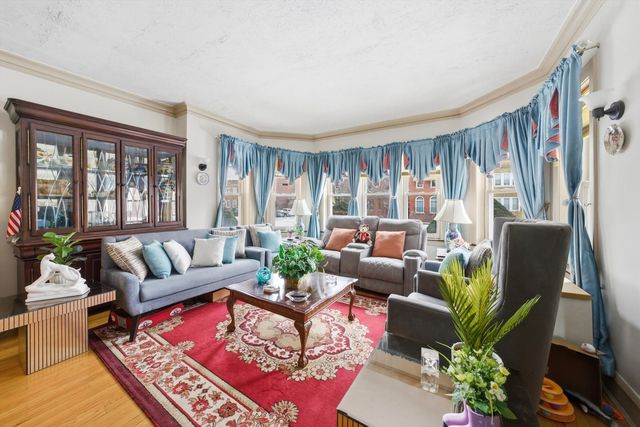 8019 S Rhodes Avenue, Chicago, IL 60619