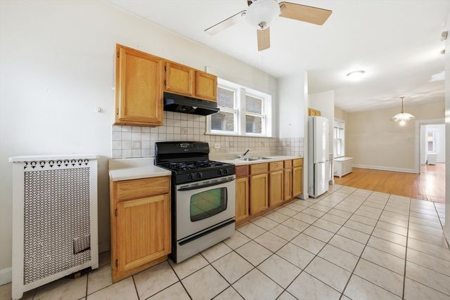 8019 S Rhodes Avenue, Chicago, IL 60619