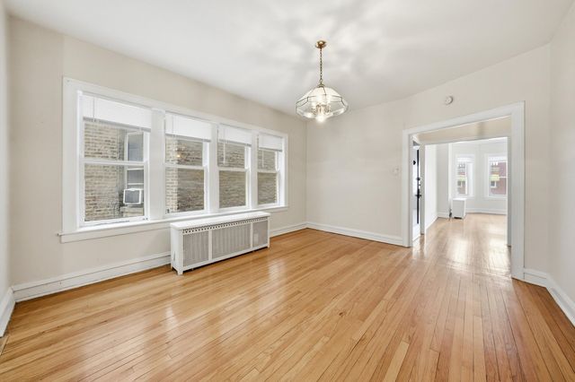 8019 S Rhodes Avenue, Chicago, IL 60619