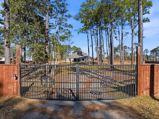 6735 E Bay Boulevard, Navarre, FL 32566