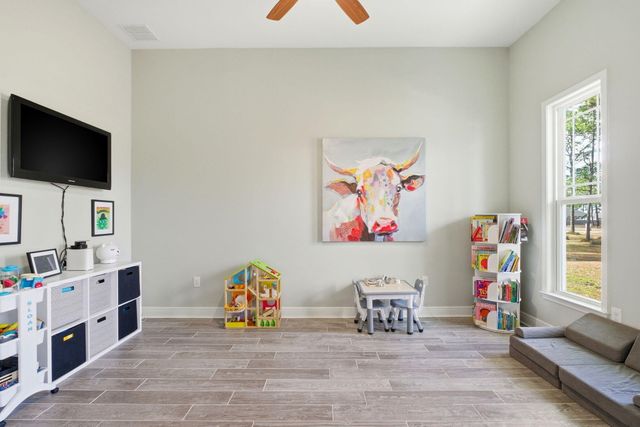 6735 E Bay Boulevard, Navarre, FL 32566