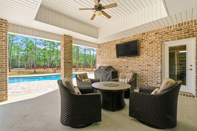 6735 E Bay Boulevard, Navarre, FL 32566