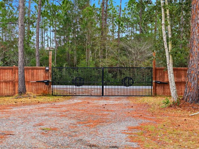 6735 E Bay Boulevard, Navarre, FL 32566