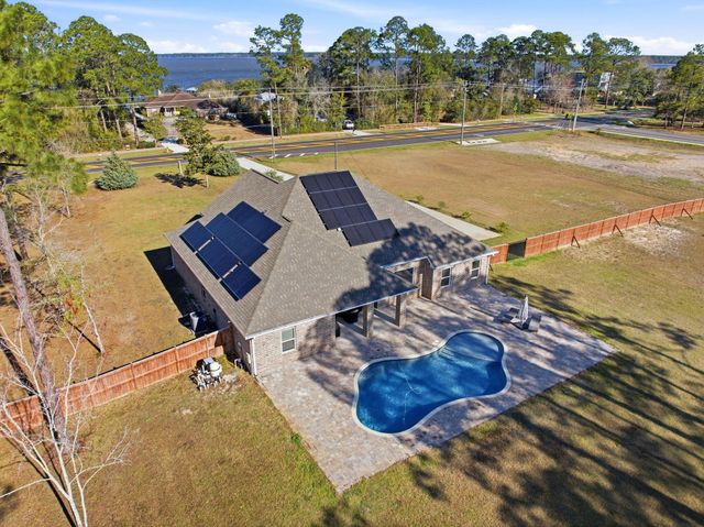 6735 E Bay Boulevard, Navarre, FL 32566