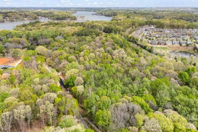 10601 Wildlife Road, Charlotte, NC 28278