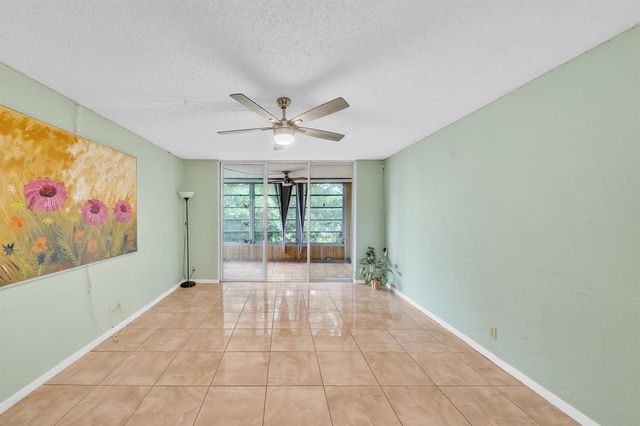 3070 NW 48th Terrace 405, Lauderdale Lakes, FL 33313