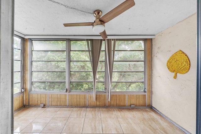 3070 NW 48th Terrace 405, Lauderdale Lakes, FL 33313