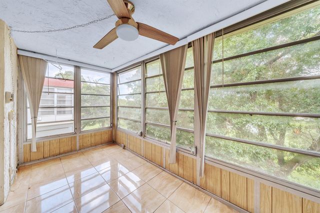 3070 NW 48th Terrace 405, Lauderdale Lakes, FL 33313