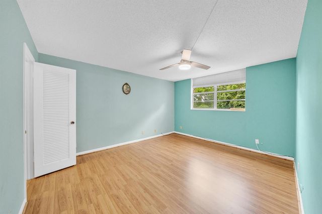 3070 NW 48th Terrace 405, Lauderdale Lakes, FL 33313