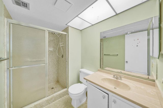 3070 NW 48th Terrace 405, Lauderdale Lakes, FL 33313