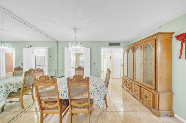 3070 NW 48th Terrace 405, Lauderdale Lakes, FL 33313