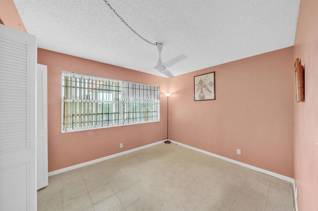 3070 NW 48th Terrace 405, Lauderdale Lakes, FL 33313