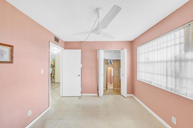 3070 NW 48th Terrace 405, Lauderdale Lakes, FL 33313