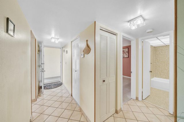 3070 NW 48th Terrace 405, Lauderdale Lakes, FL 33313