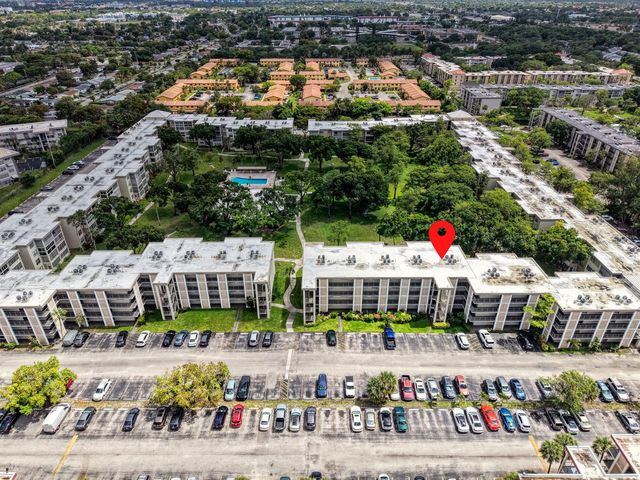 3070 NW 48th Terrace 405, Lauderdale Lakes, FL 33313