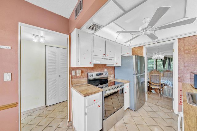 3070 NW 48th Terrace 405, Lauderdale Lakes, FL 33313