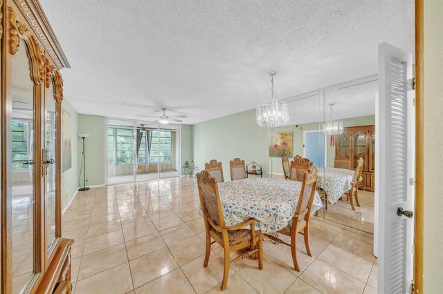 3070 NW 48th Terrace 405, Lauderdale Lakes, FL 33313