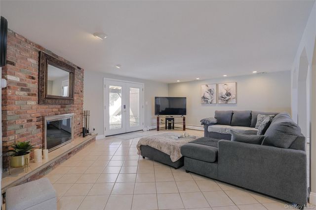 410 Vineyard Avenue, Highland, NY 12528