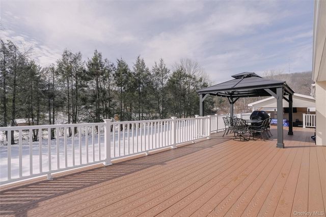 410 Vineyard Avenue, Highland, NY 12528