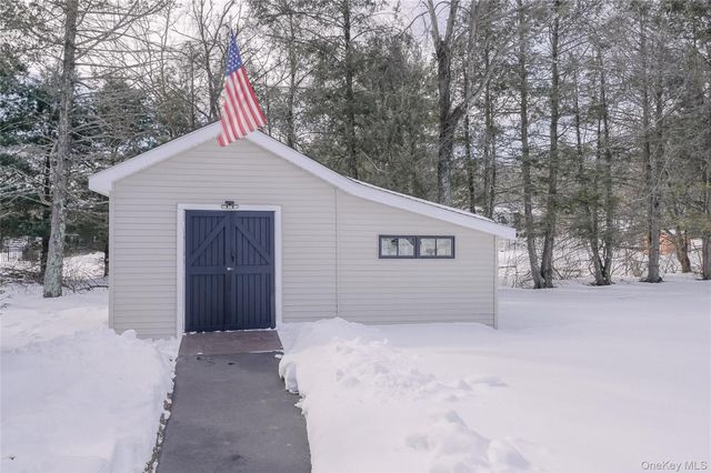 410 Vineyard Avenue, Highland, NY 12528