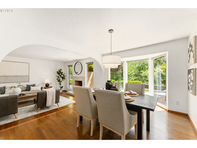 8835 Sw Becker Dr, Portland, OR 97223