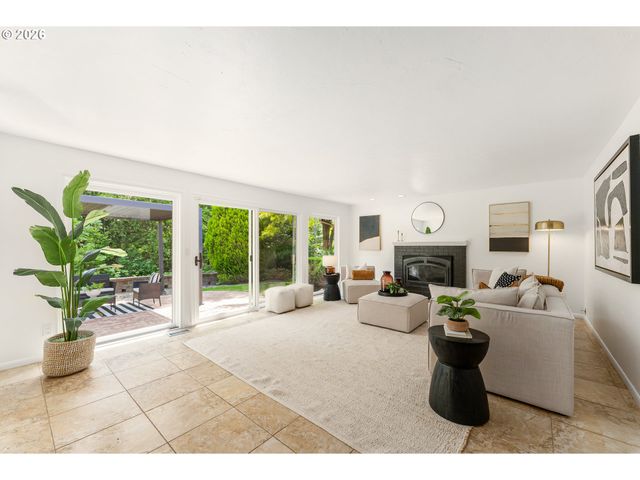 8835 Sw Becker Dr, Portland, OR 97223